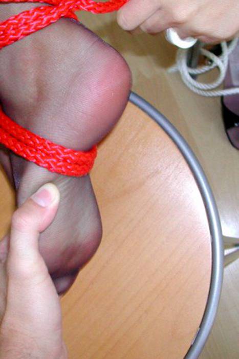 [feetweek性感高跟丝足诱惑]ID0020 2002 Tied Up and Tickled