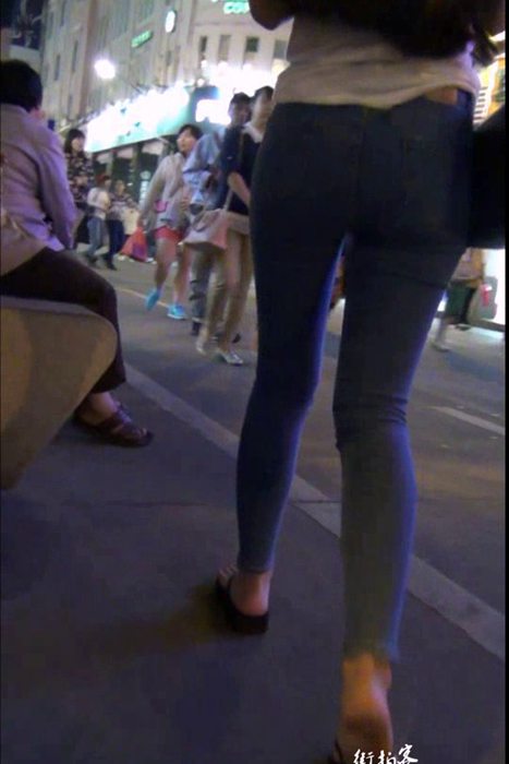 [街拍客视频]jx0600 街拍很有风韵的牛仔紧身裤美女