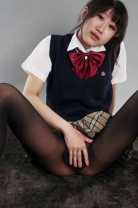 [legsjapan视频完美版]ID0081 KarinaOshima-3-Pantyhose Ripping Schoolgirl Masturbation--性感提示：紧身裤袜美女热火疯狂寂寞F杯
