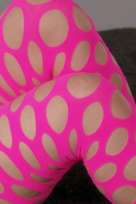 [legsjapan视频完美版]ID0131 YukariToudou-6-Hot Pink Hole Leggings Foot Cum--性感提示：睡衣开裆满眼欲望气质迷人双手遮乳